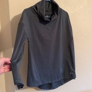 Apana Women’s Athletic Top grey Size Small